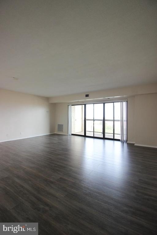 307 Yoakum Parkway - Photo 1