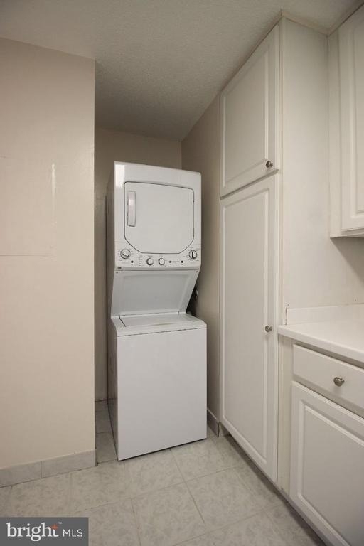 307 Yoakum Parkway - Photo 21