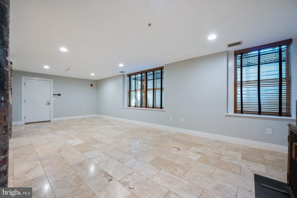 1210 Queen Street - Photo 9