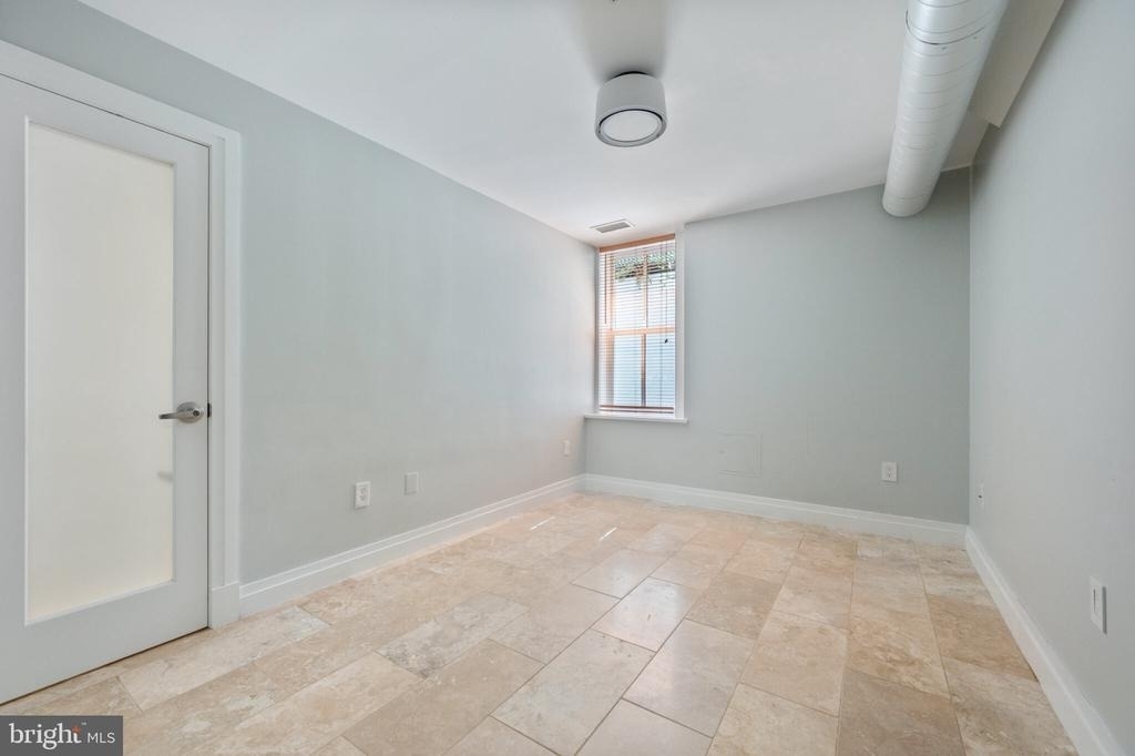 1210 Queen Street - Photo 32