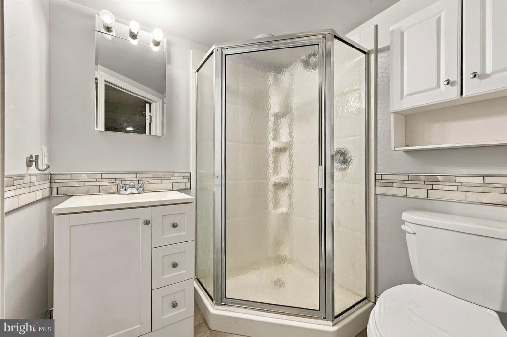 240 W Wyncliffe Avenue - Photo 9