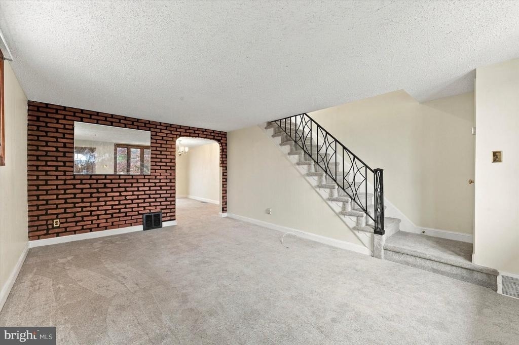 240 W Wyncliffe Avenue - Photo 21