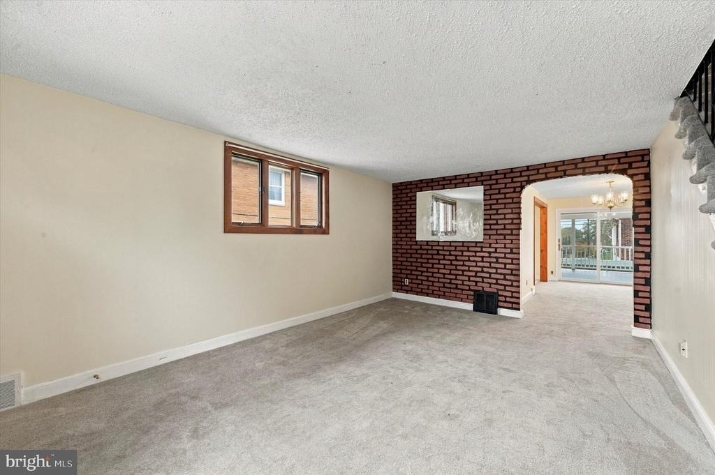 240 W Wyncliffe Avenue - Photo 23