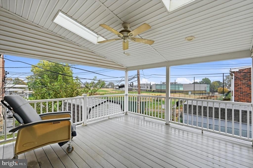 240 W Wyncliffe Avenue - Photo 22