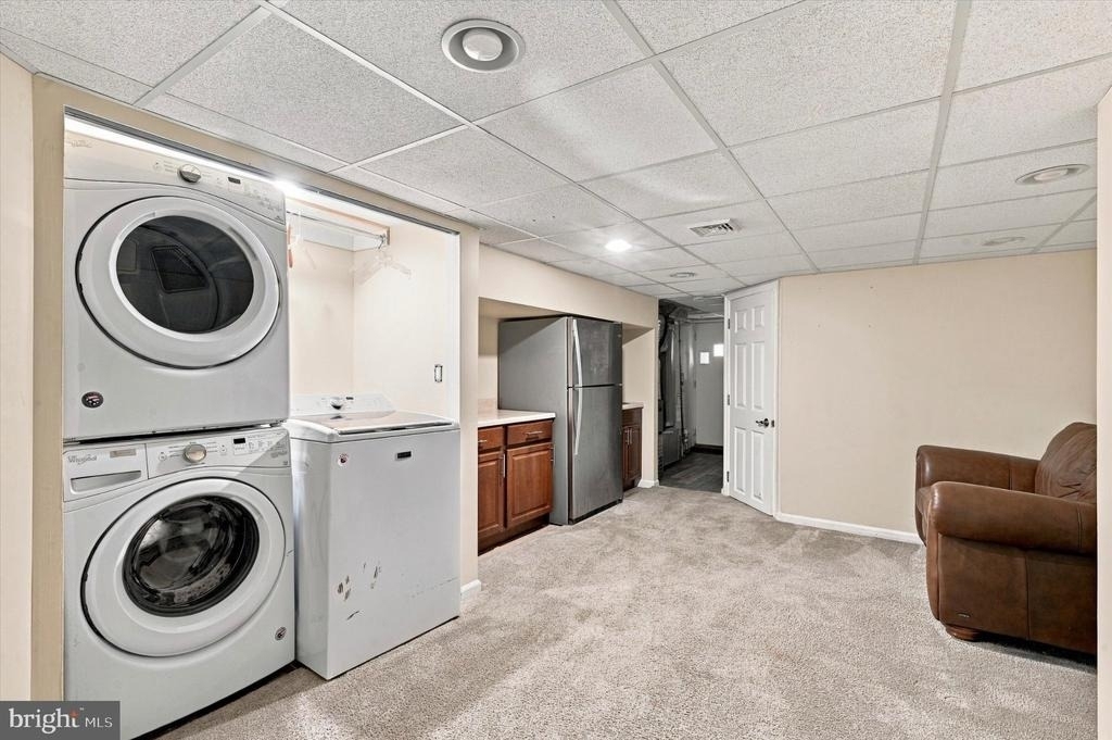 240 W Wyncliffe Avenue - Photo 10