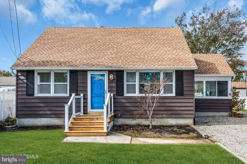 710 Newport Avenue - Photo 0