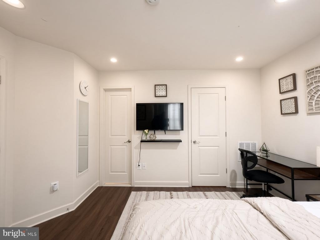 9808 Wood Glen Terrace - Photo 9