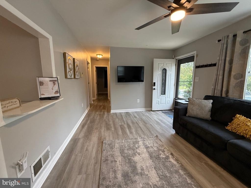 2208 Vermont Avenue - Photo 2