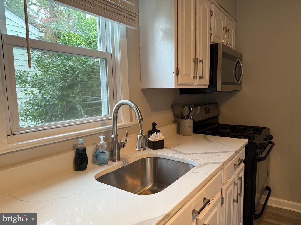2208 Vermont Avenue - Photo 14