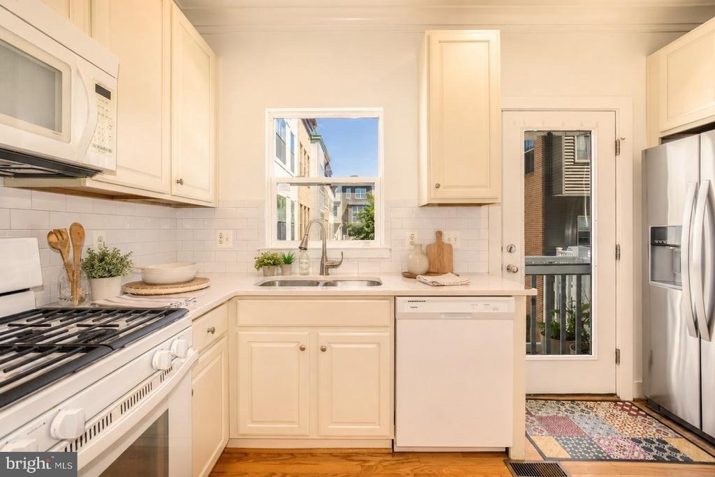 4548 Longfellow Street - Photo 16