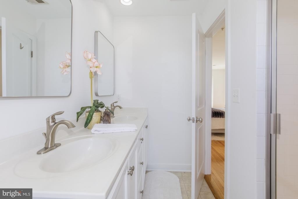 4548 Longfellow Street - Photo 38