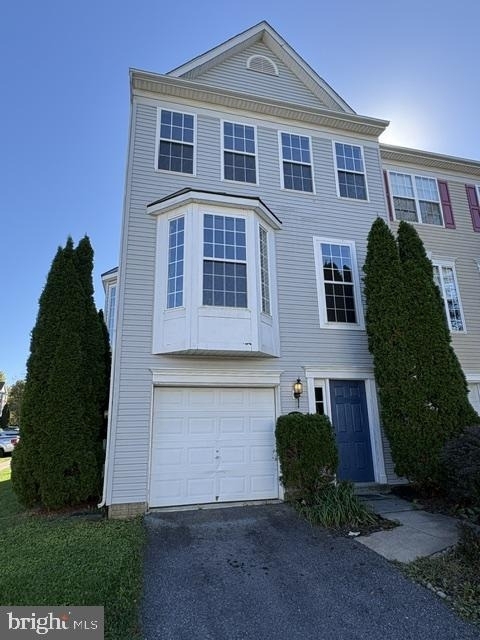 2121 Paxton Terrace - Photo 0