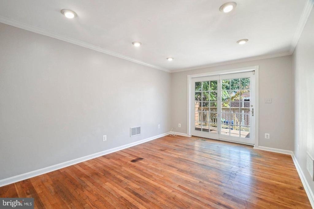 729 S Lakewood Avenue - Photo 11