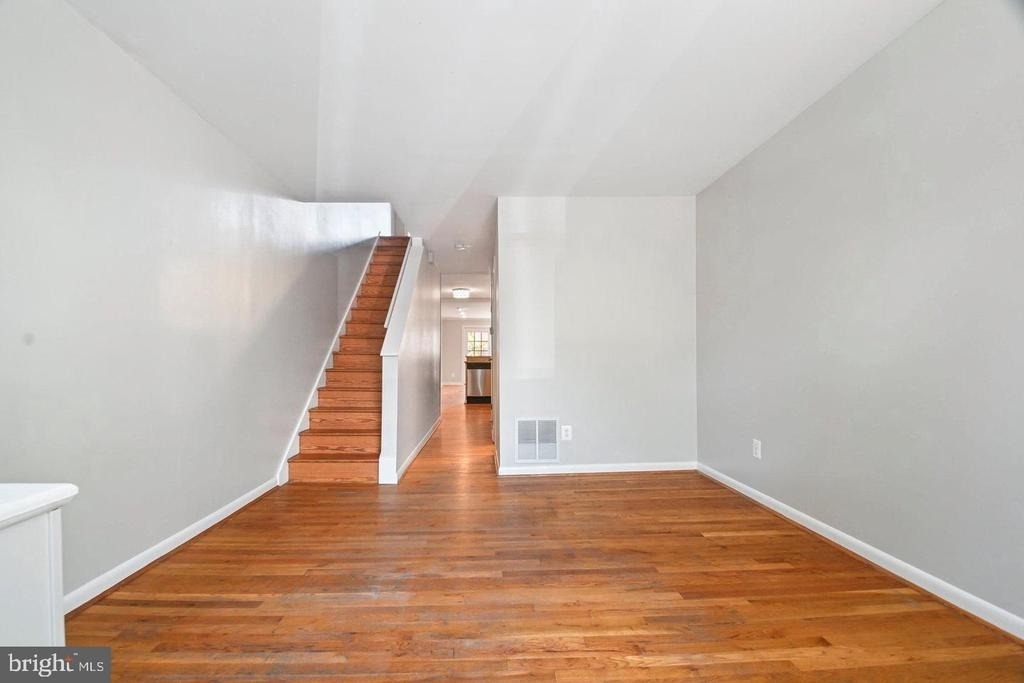 729 S Lakewood Avenue - Photo 2