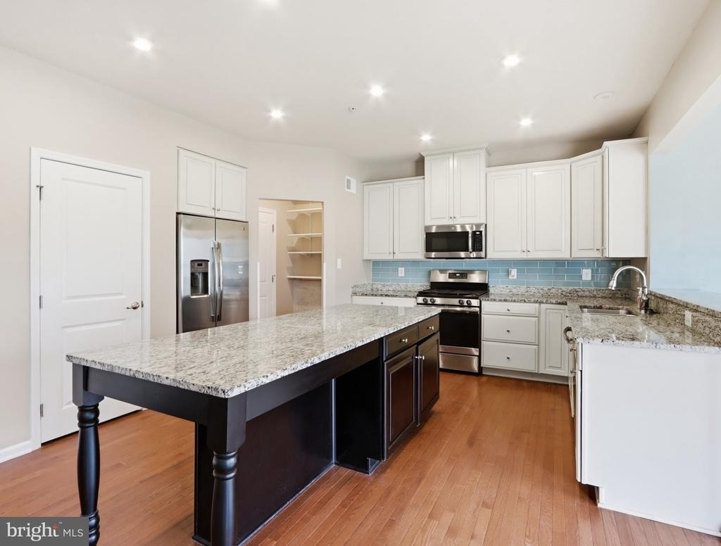 807 Boxwood Drive - Photo 4