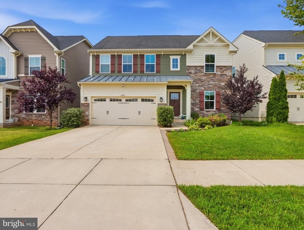 807 Boxwood Drive - Photo 2