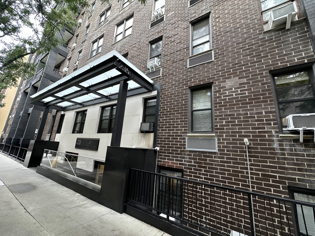 235 West 22nd Street, New York, NY 10011 - Photo 5