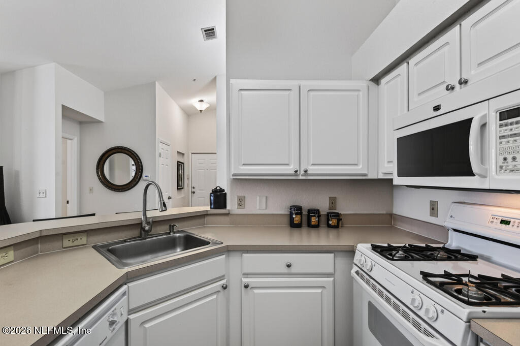 13810 Sutton Park Drive N - Photo 19