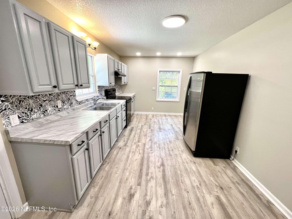 804 W 2nd Street - Photo 6