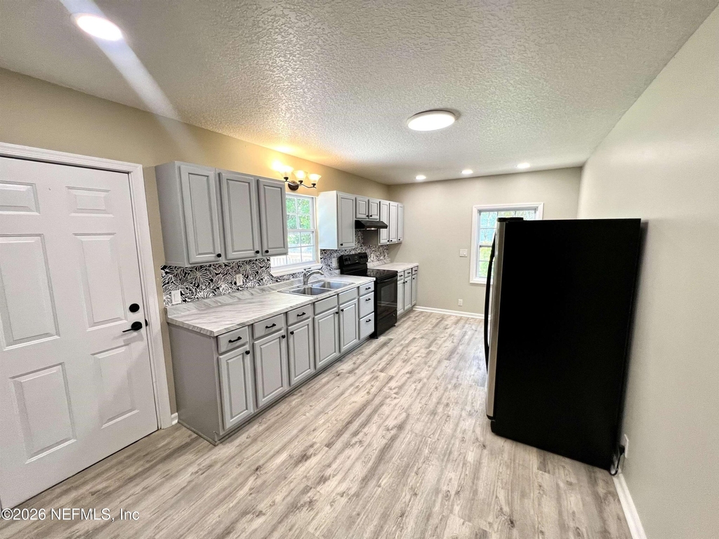 804 W 2nd Street - Photo 10