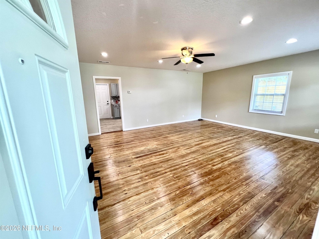 804 W 2nd Street - Photo 2