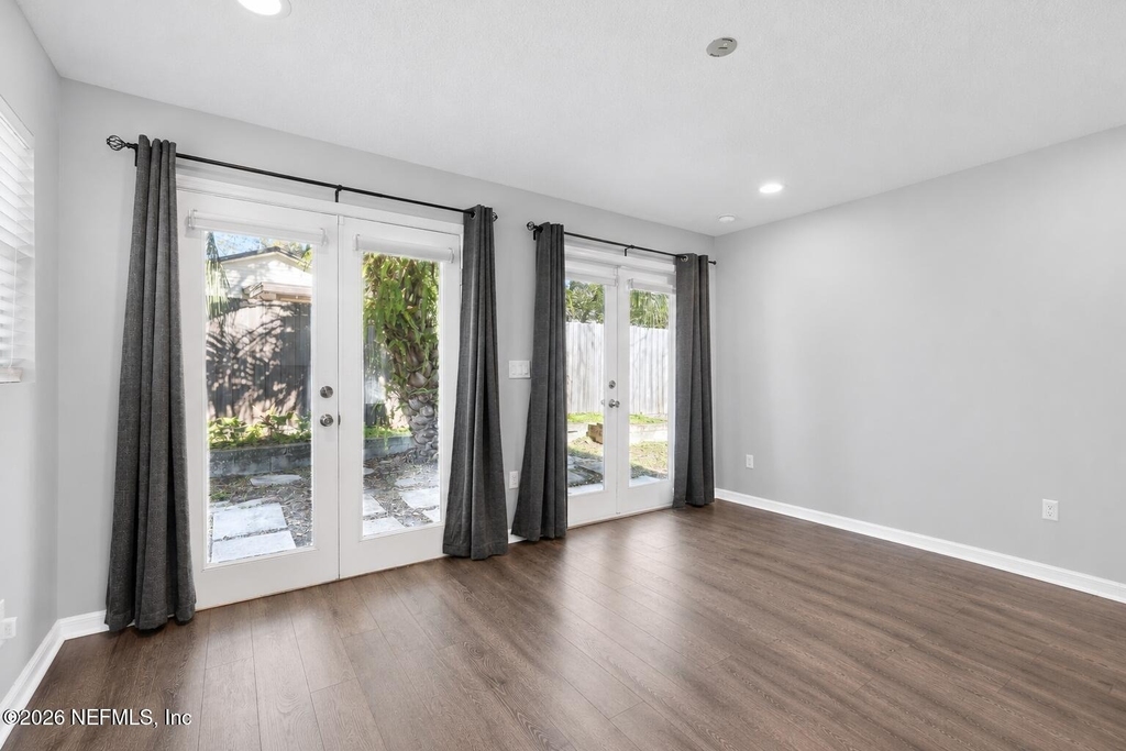 3239 Dellwood Avenue - Photo 11