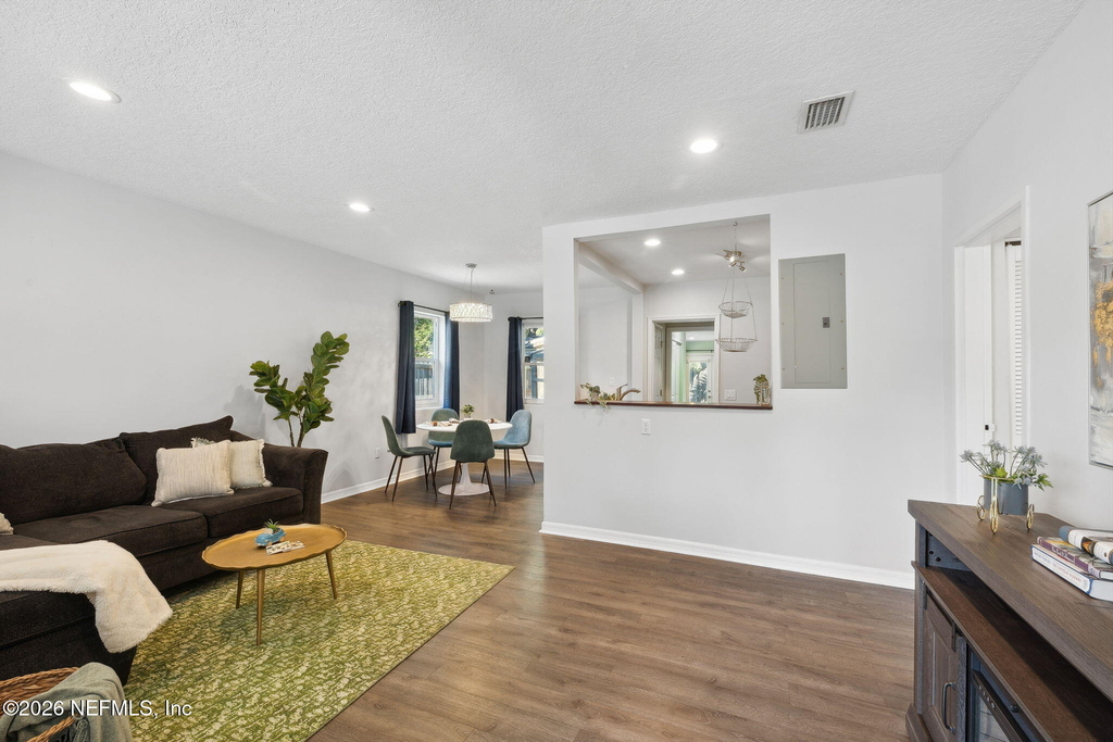 3239 Dellwood Avenue - Photo 5