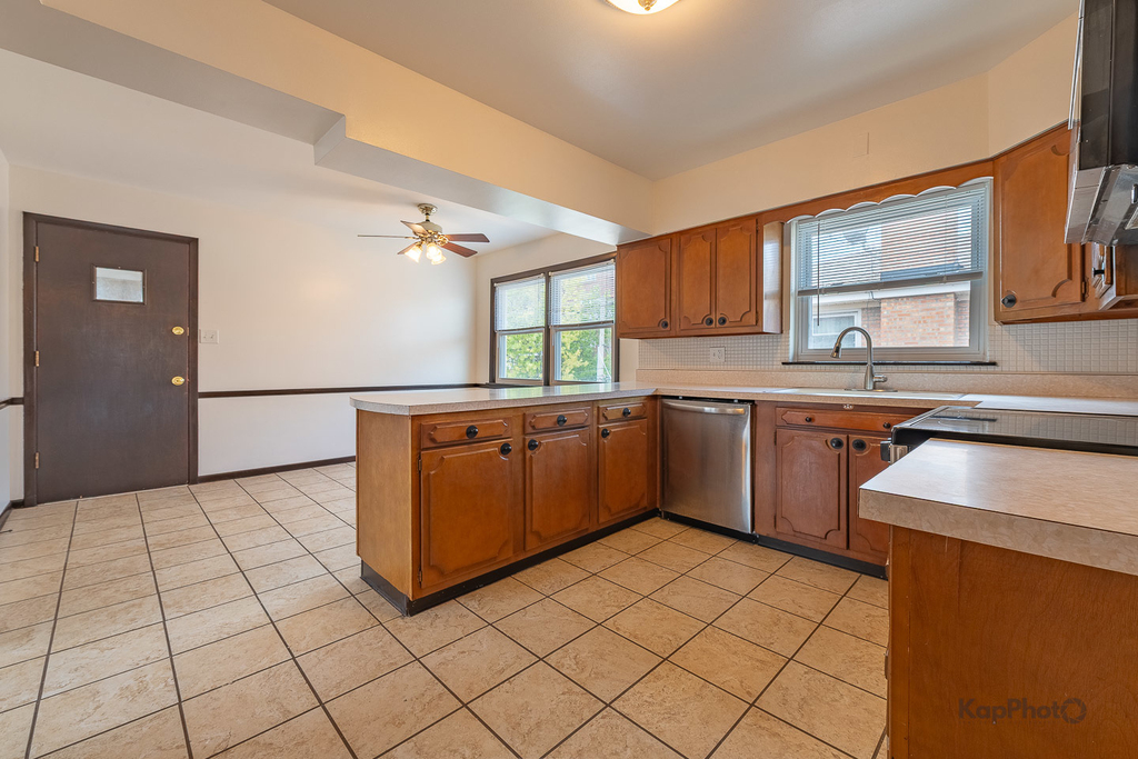 8503 W Berwyn Avenue - Photo 7