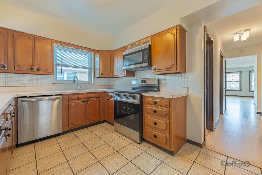 8503 W Berwyn Avenue - Photo 8