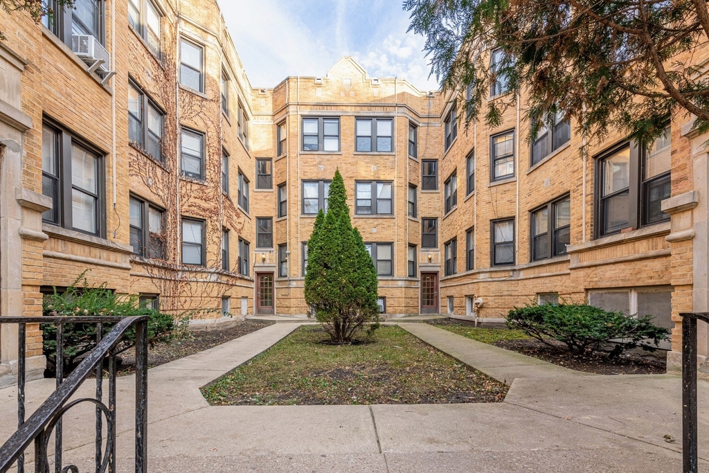7331 N Honore Street - Photo 0
