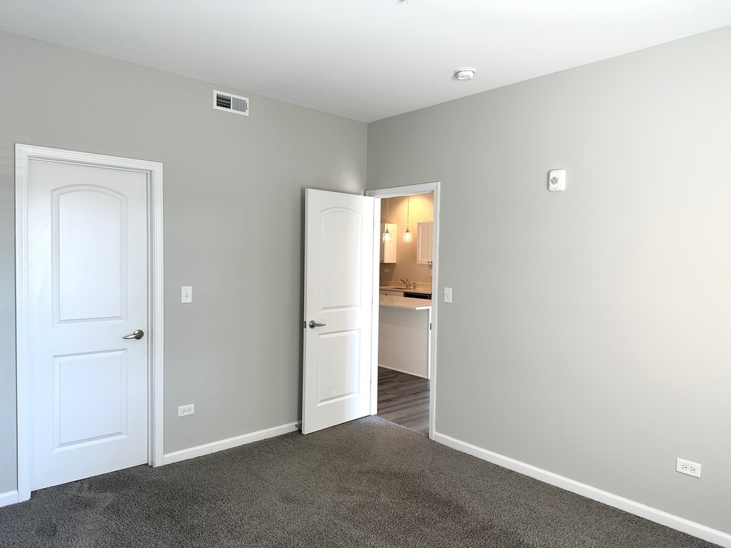 301 N Madison Street - Photo 9