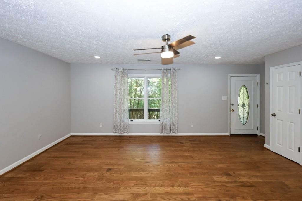 4944 Shiloh Drive - Photo 3