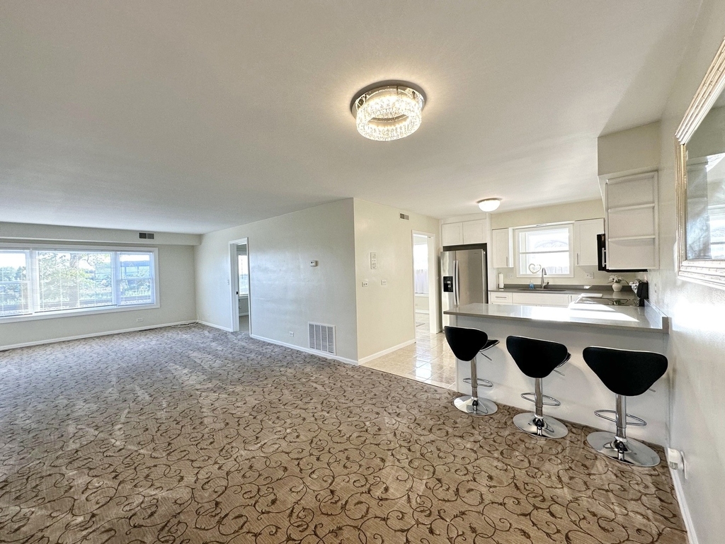 552 E Northwest Highway - Photo 2