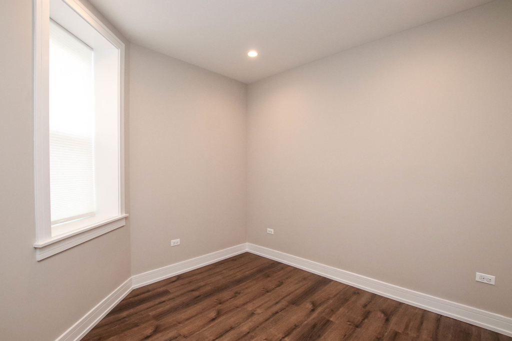 1710 W Lunt Avenue - Photo 3