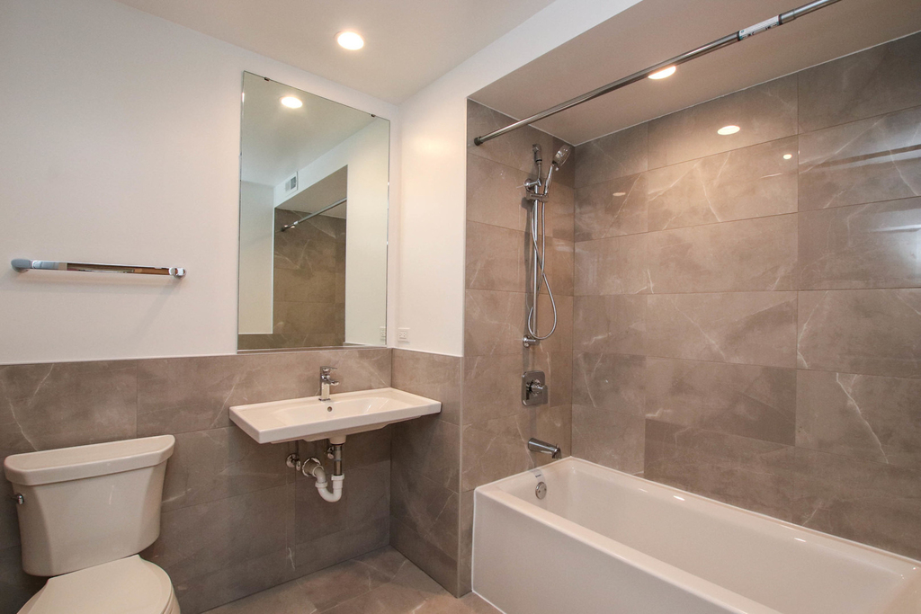 1710 W Lunt Avenue - Photo 4