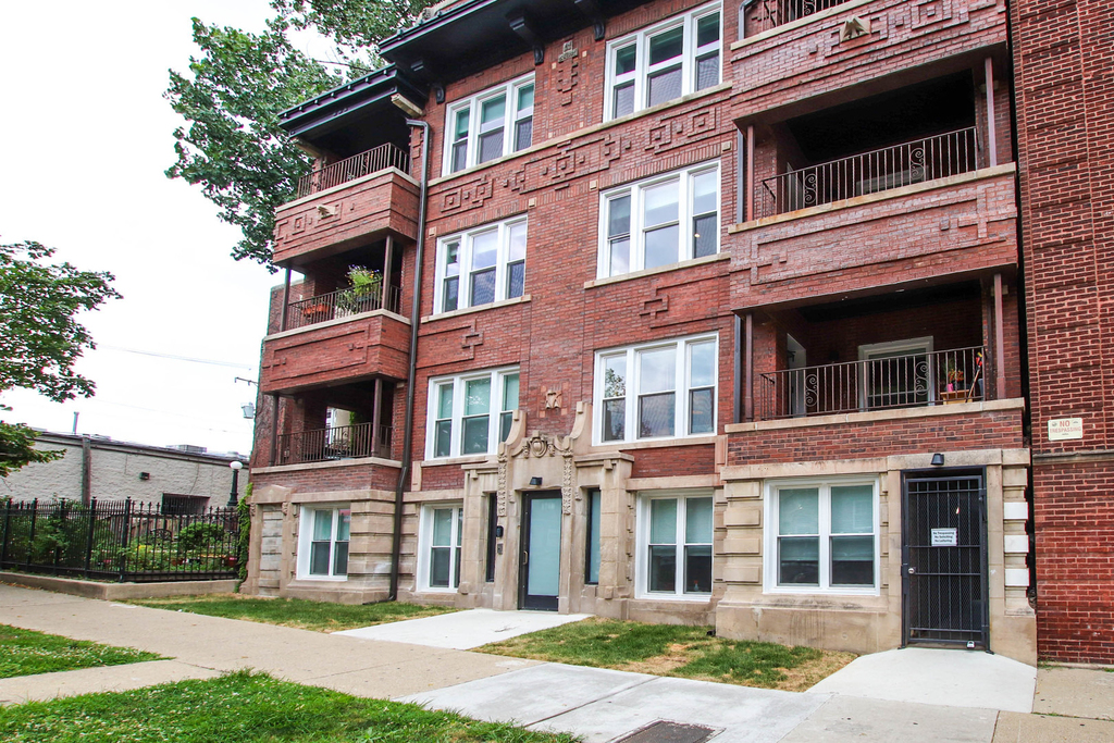 1710 W Lunt Avenue - Photo 0