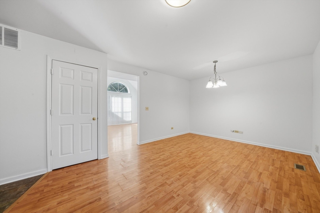 182 Wellington Circle - Photo 2
