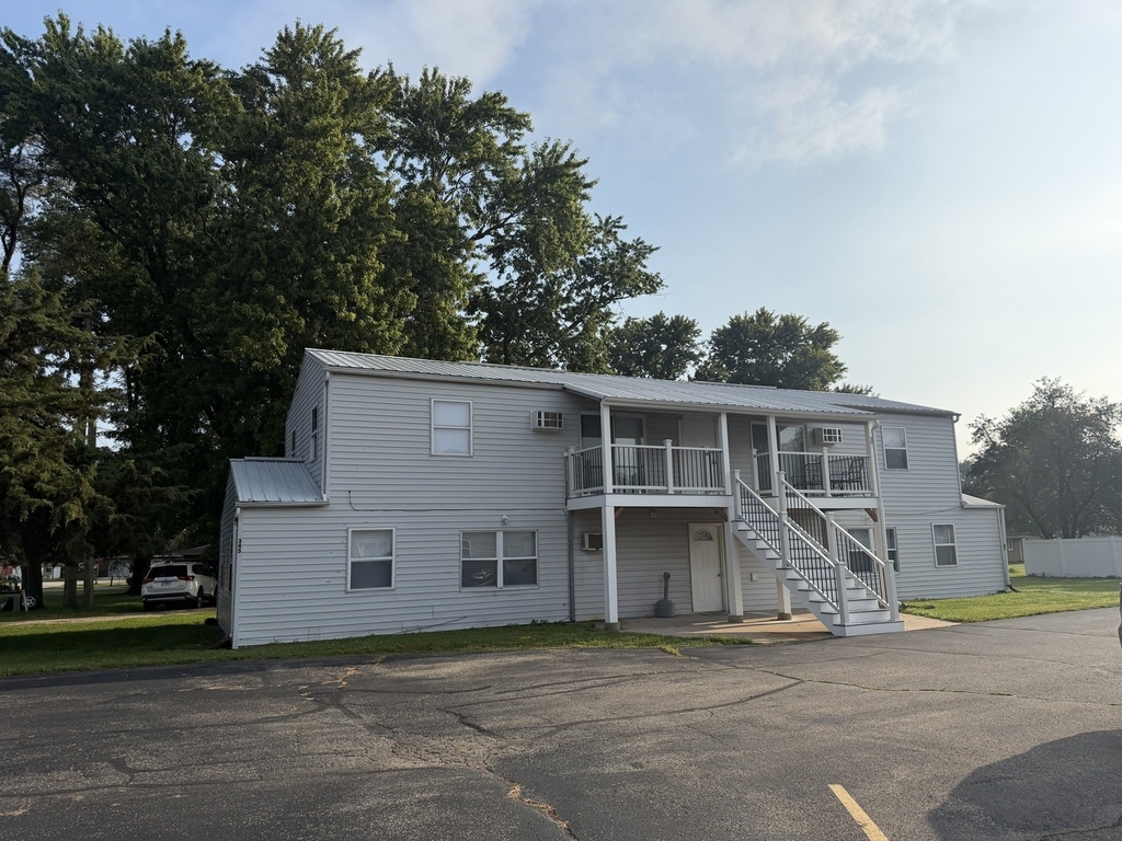 345 N Shabbona Street - Photo 0