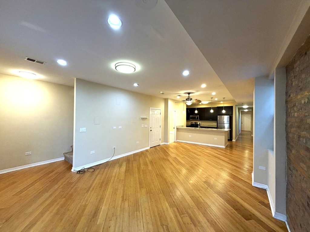 1522 W Superior Street - Photo 1