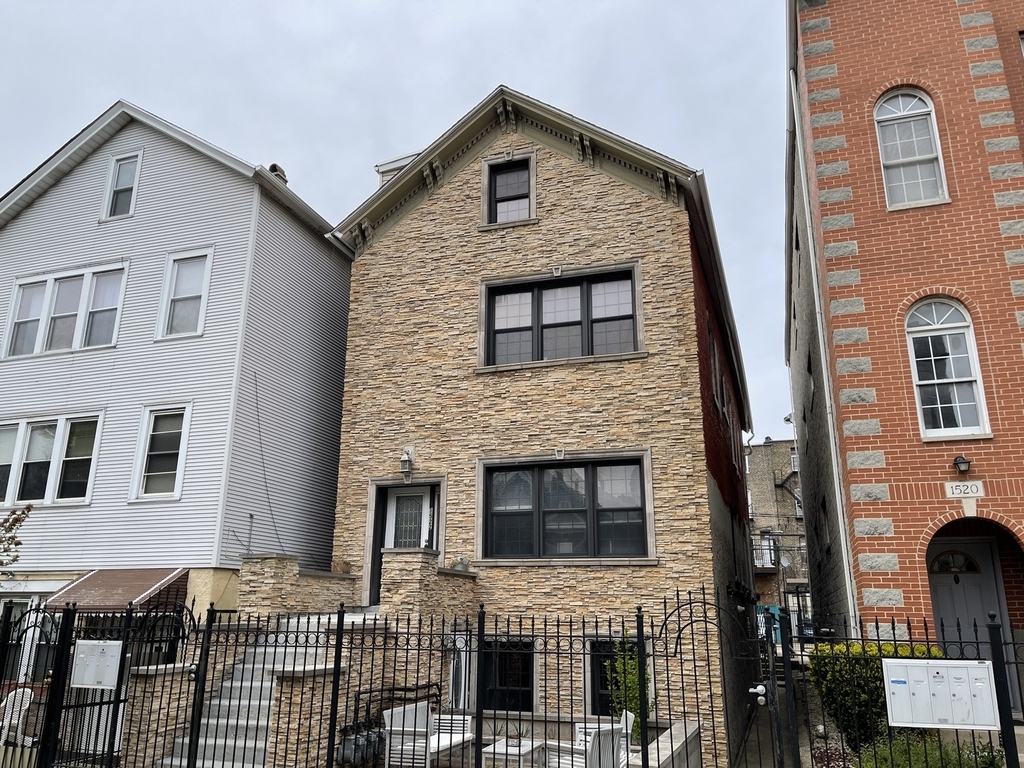 1522 W Superior Street - Photo 0