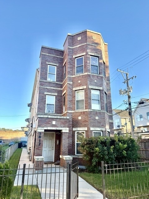 3812 W Maypole Avenue - Photo 0