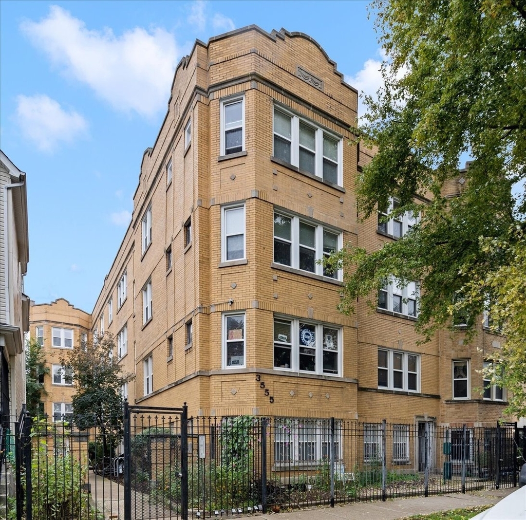 3555 W Lyndale Avenue - Photo 0