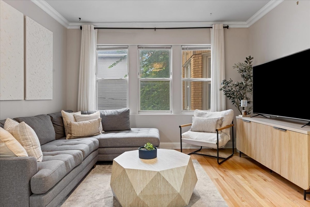 3555 W Lyndale Avenue - Photo 2