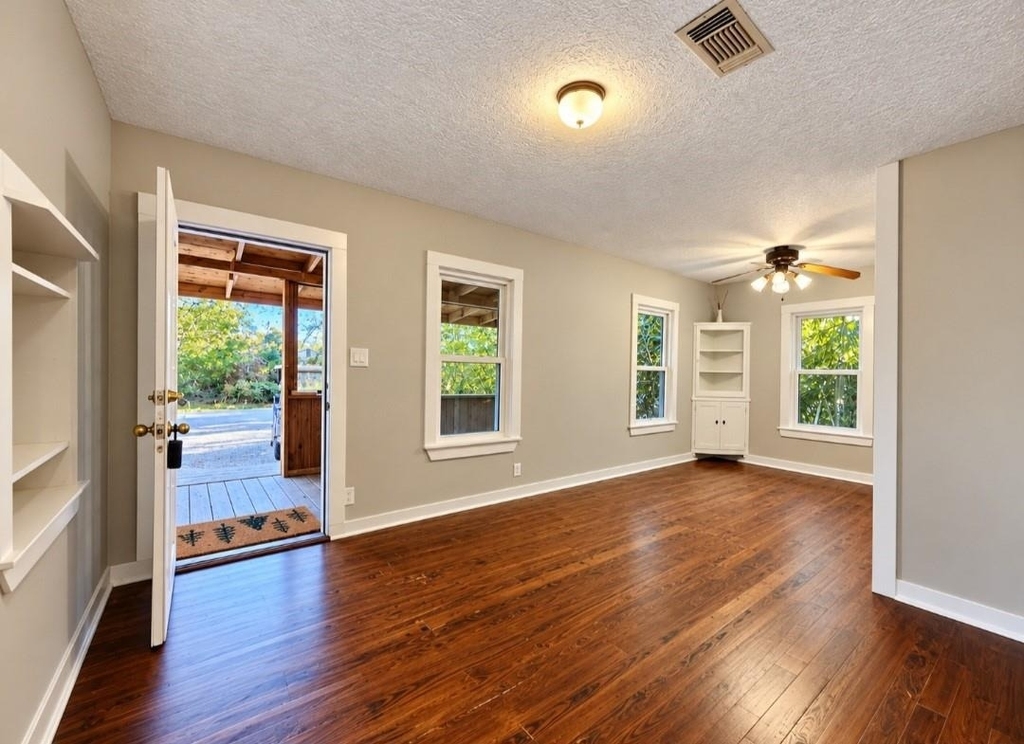 4702 Oak Street - Photo 6