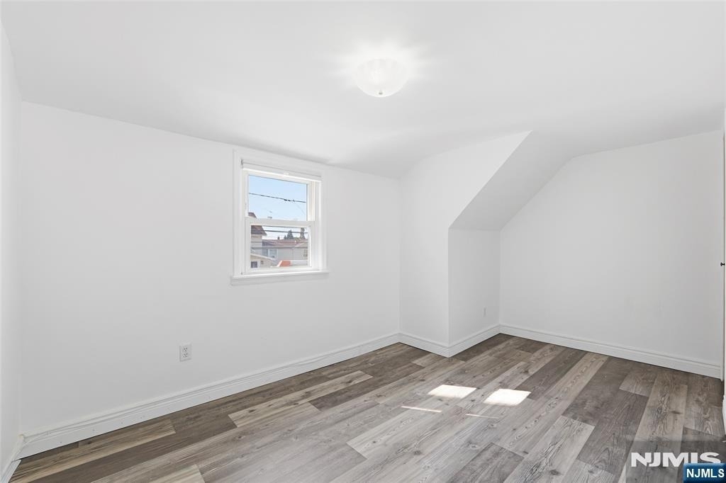 76 Schuyler - Photo 4