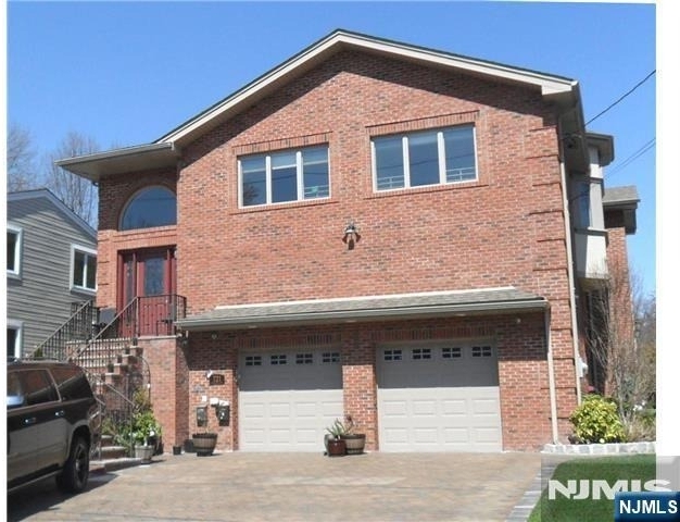 721 Hamilton - Photo 0