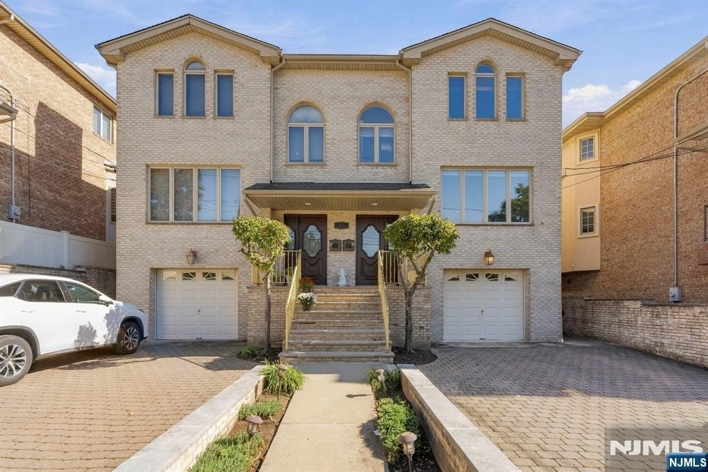 456 Glen - Photo 0