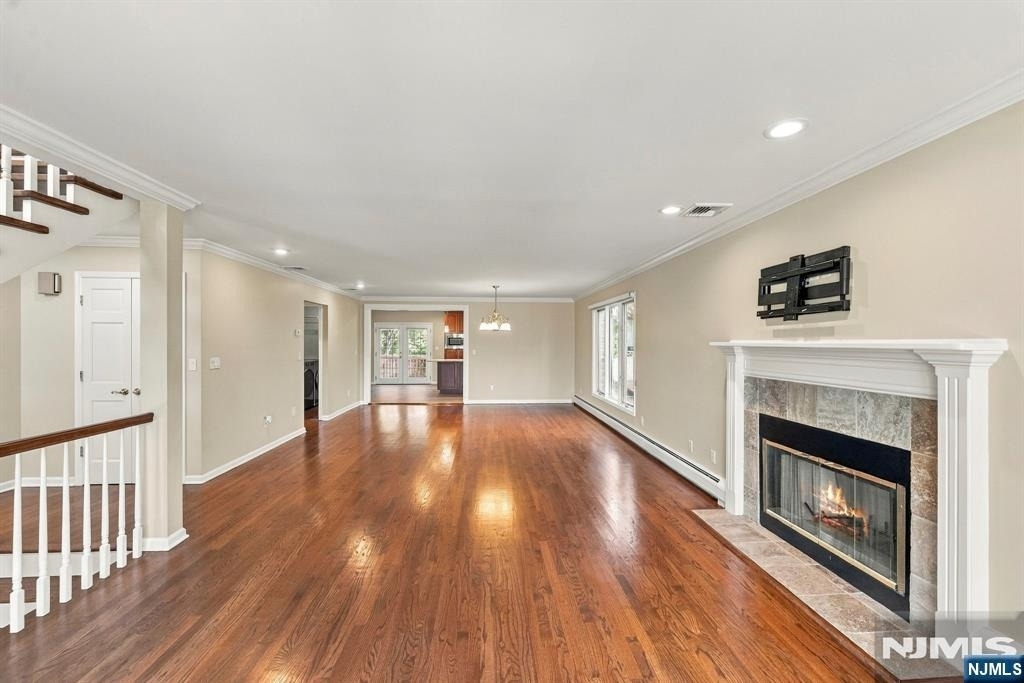 456 Glen - Photo 1