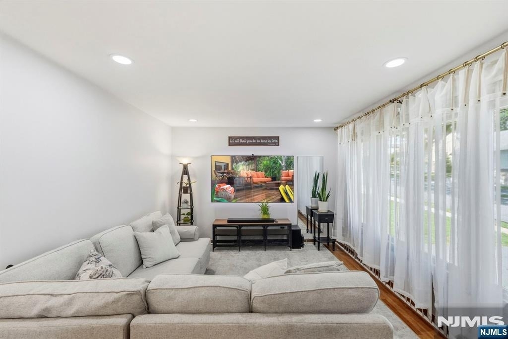 454 Lasalle - Photo 8
