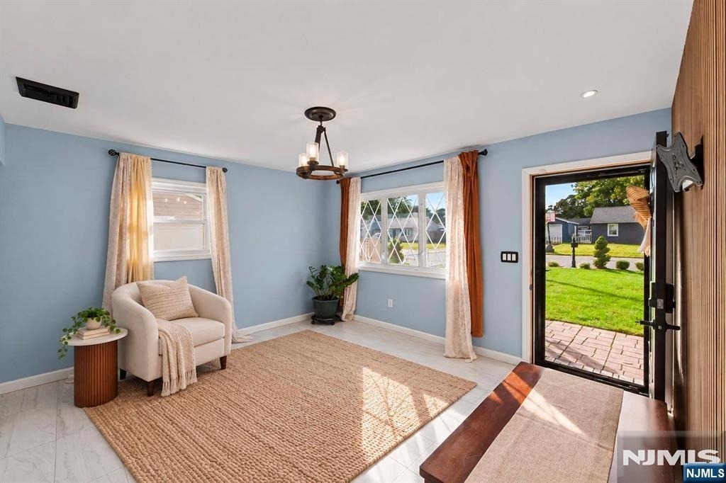 535 Holly Village - Photo 8